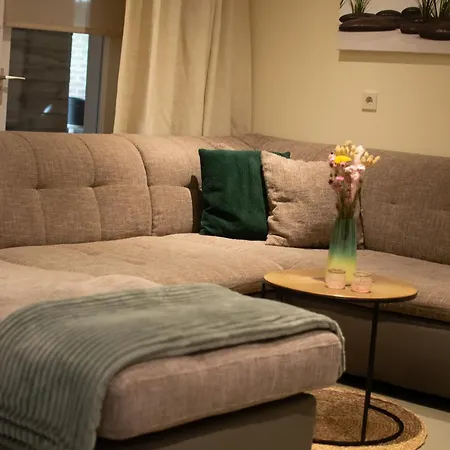 Apartment Souterrain Aan Zee