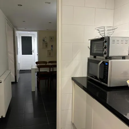 Apartment Souterrain Aan Zee